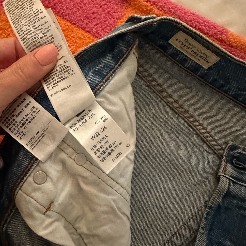 Levi's High Rise Button-Fly Blue Jeans - Picture 5 of 5